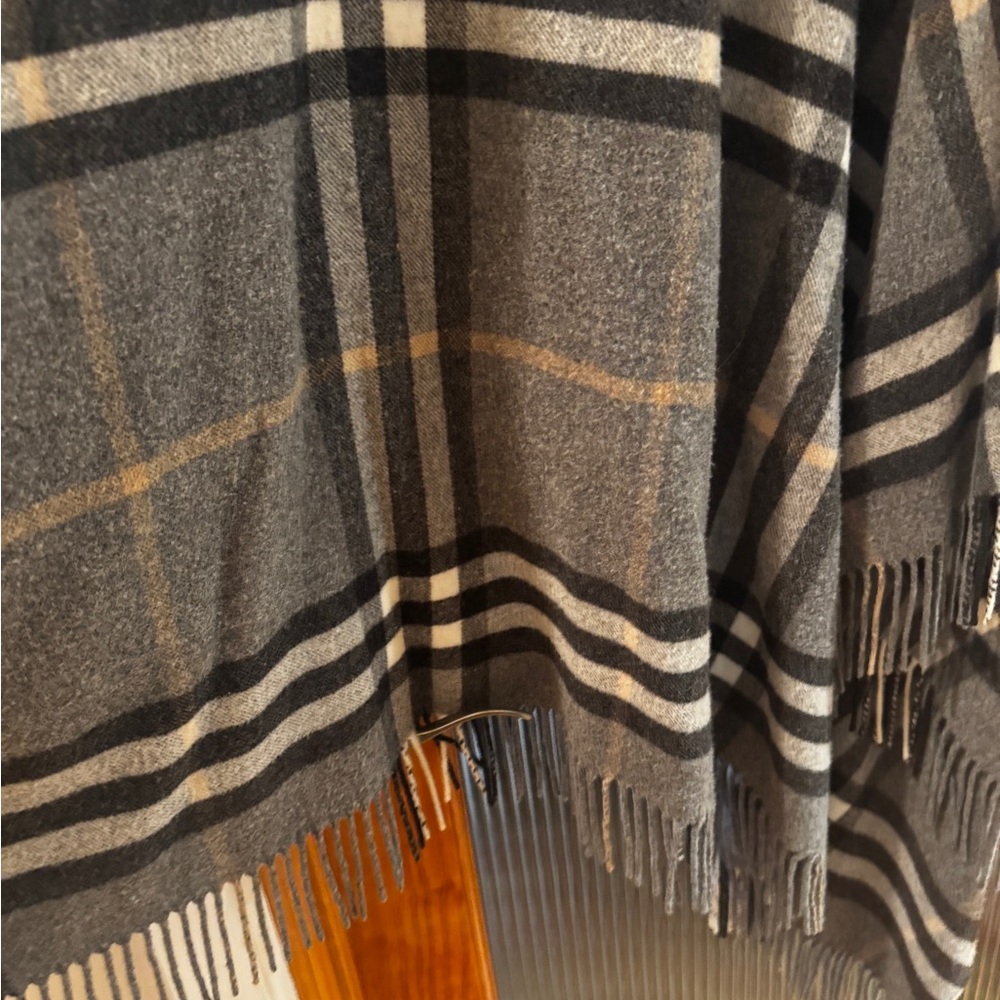 Burberry Gray Plaid Cape - Picture 5 of 8